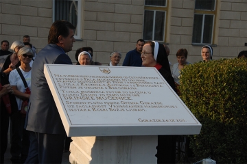 Vijest o otkrivenom spomen-obilježju Drinskim mučenicama u Goraždu